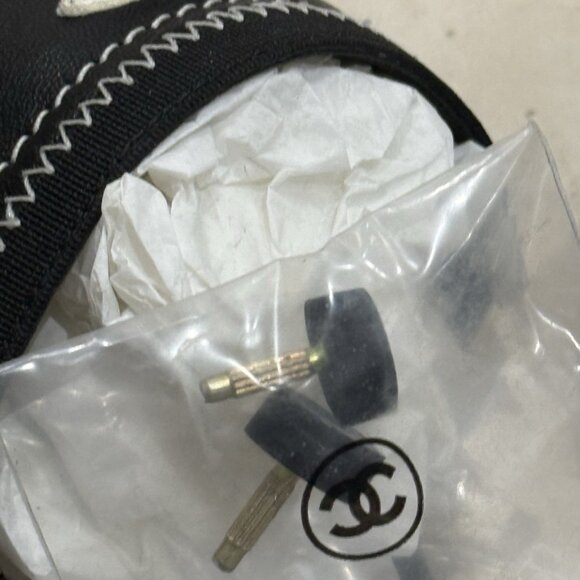 CHANEL CC LOGO LEATHER MULES SHOES HEELS BLACK - Picture 2 of 8